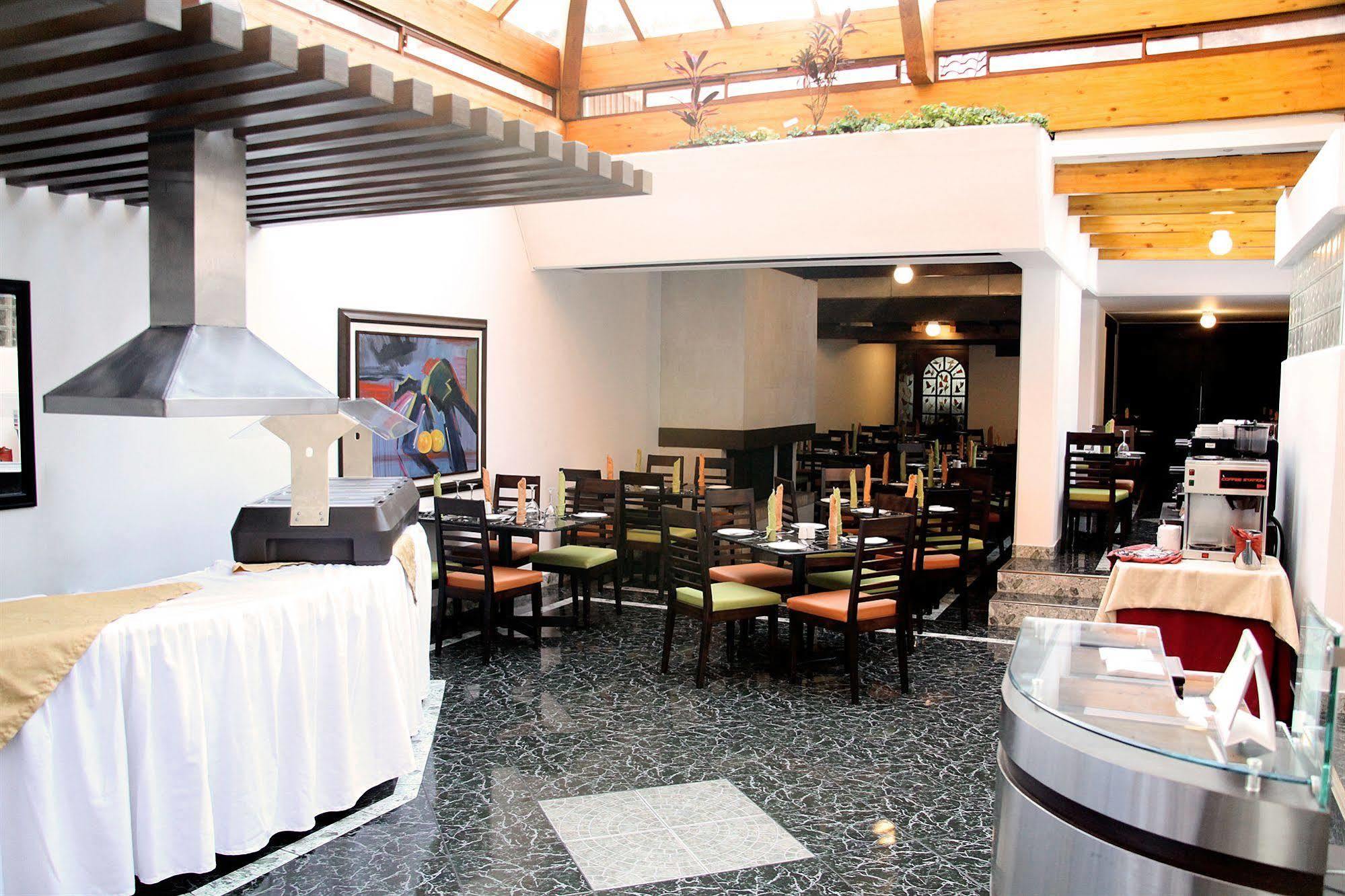 Hotel Dann Norte Bogotá Restaurant foto